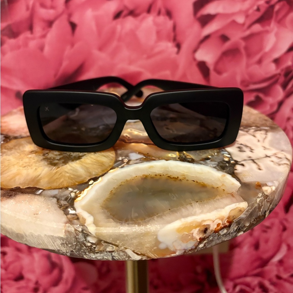 Chic Black Sunglasses- matte